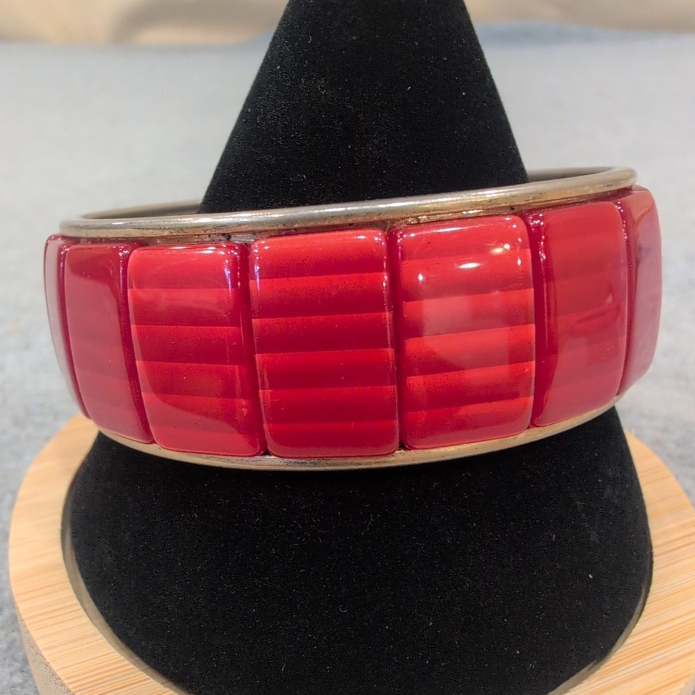 Chunky Red Resin Bangle Bracelet Silver Tone Hinged Statement - Picture 3 of 4